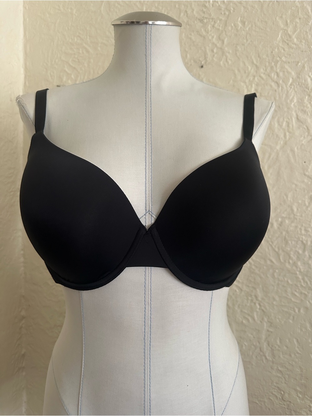 Victoria’s Secret T-Shirt Lightly Lined Demi Black Bra 38D
